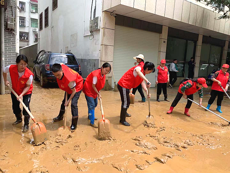 桂东团代表联络站开展“我为青年做件事”主题志愿服务活动