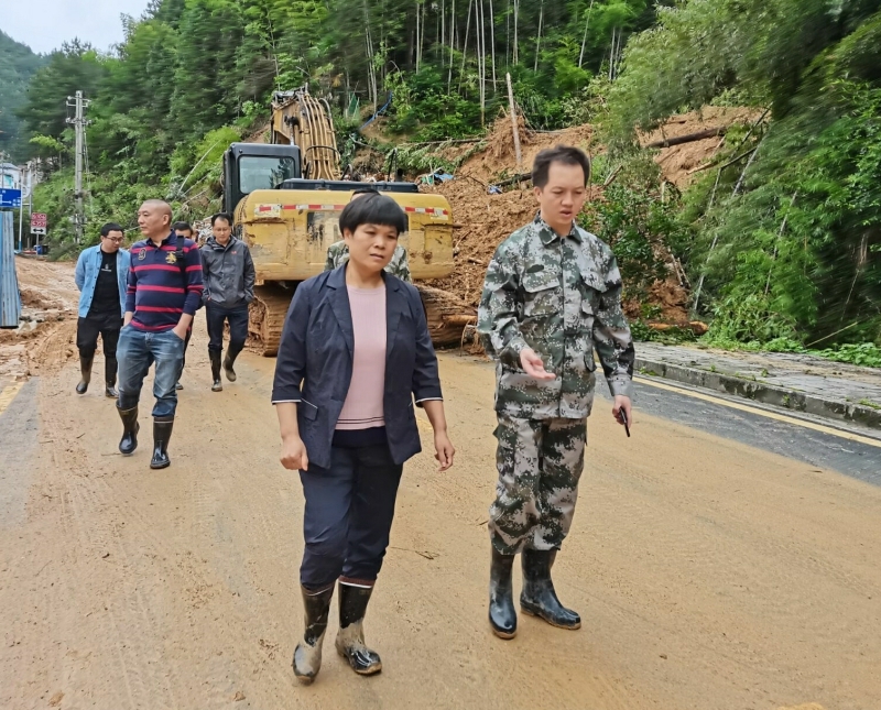 劉真深入漚江鎮(zhèn)指導抗災救災工作