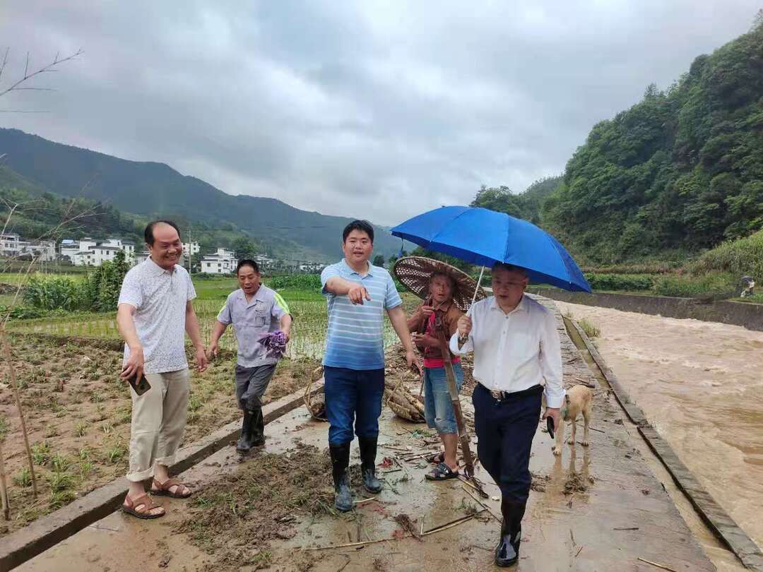 四都镇：逆流而上抗汛情 携手同行见真情