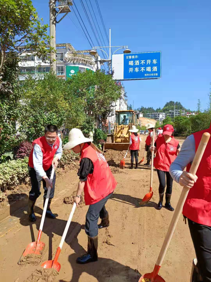 县住房保障服务中心：​以“红”抗洪尽显担当