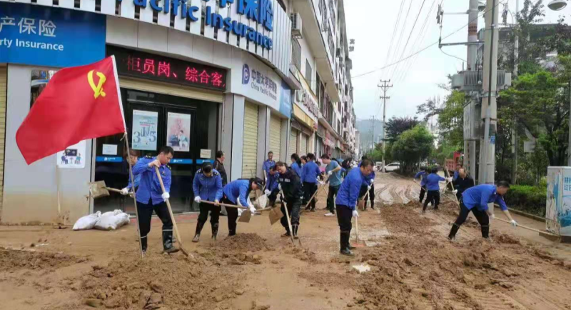 县城管局： 最是风雨映初心，永葆本色担使命