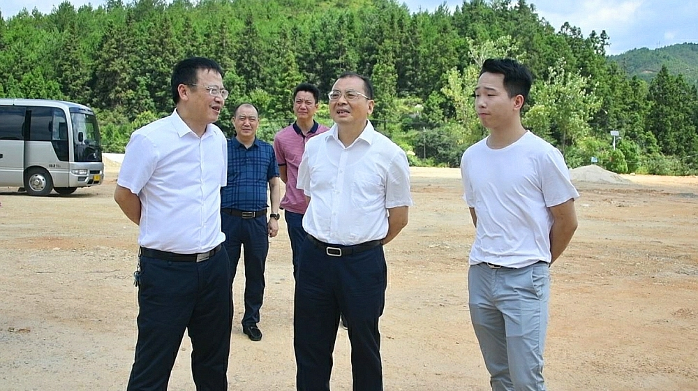 江波在我县调研