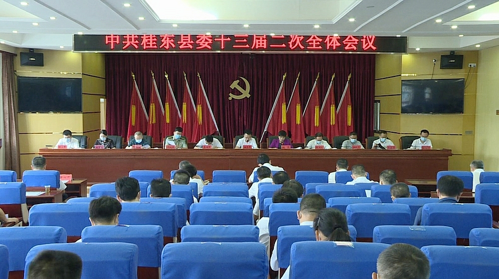 县委召开十三届二次全体会议