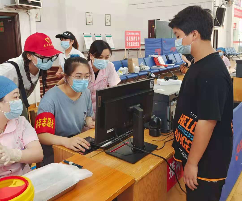 战“疫”青春，别样“红”