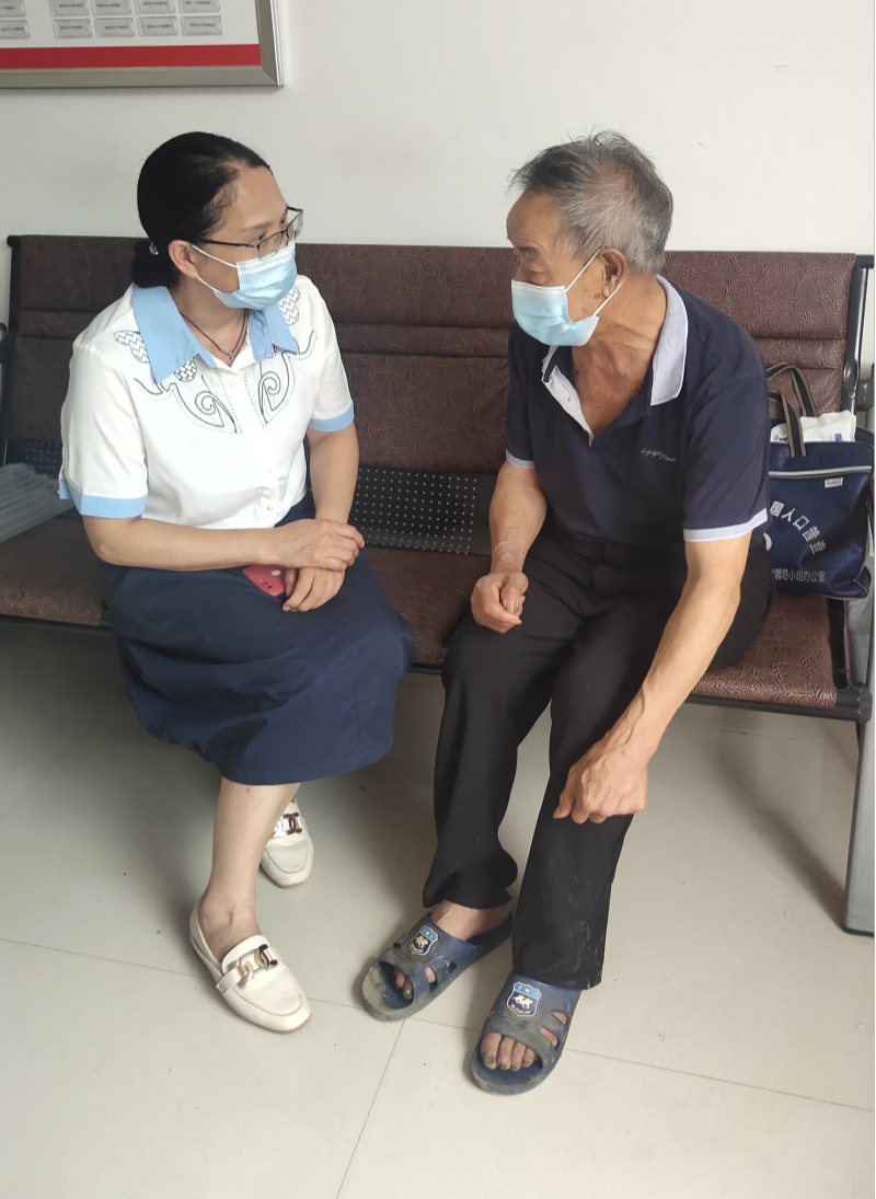 青山乡：疫来爱往，政法干部“疫”线勤服务