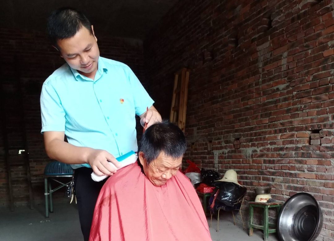 寨前镇：开展党员干部联系服务群众 “五个到户”活动