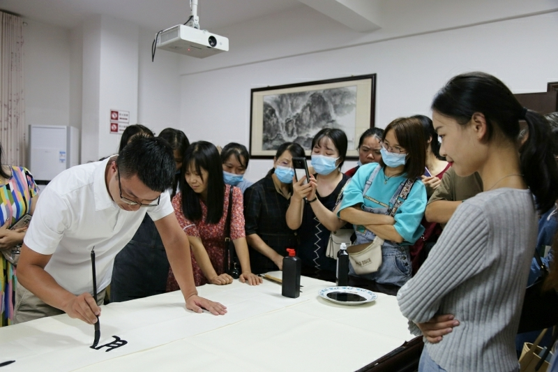 2021年“新时代文明实践在桂东”书法艺术讲座开讲