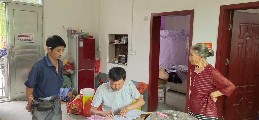 普乐镇：开展党员“五个到户”，一线穿起群众“幸福路”