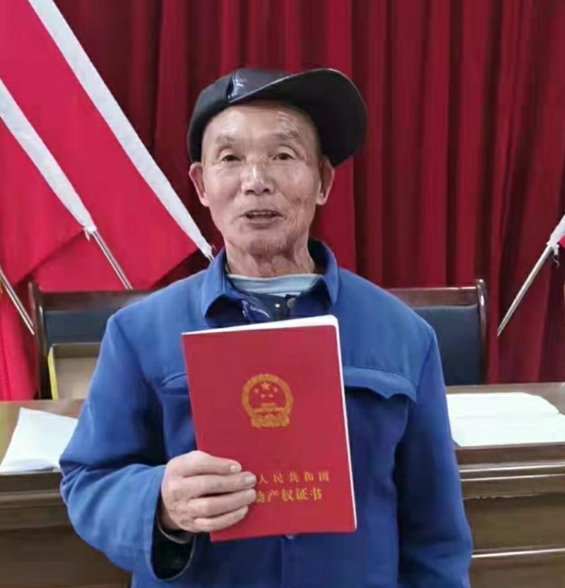 新坊乡：办证只要走一回 便民服务解民忧