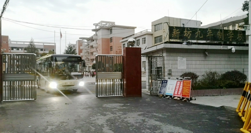 新坊乡：开展疫苗接种 做好护苗接送