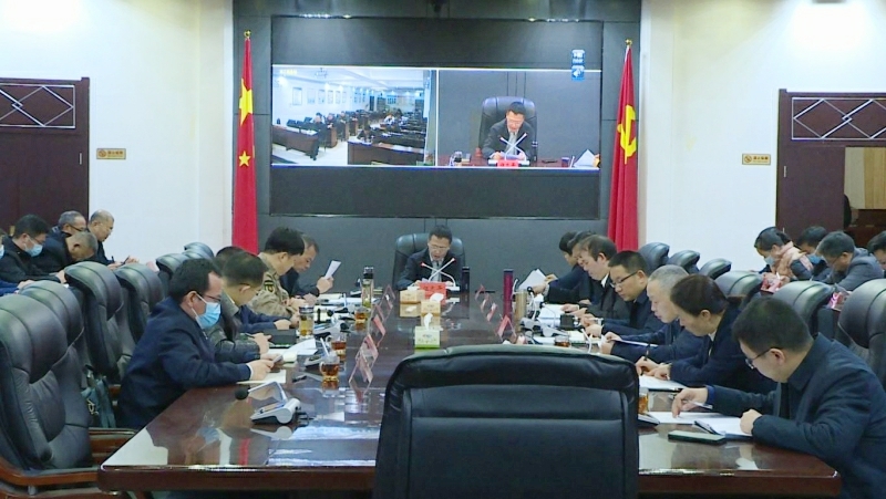 伍志平主持召开十三届县委第12次常委会会议