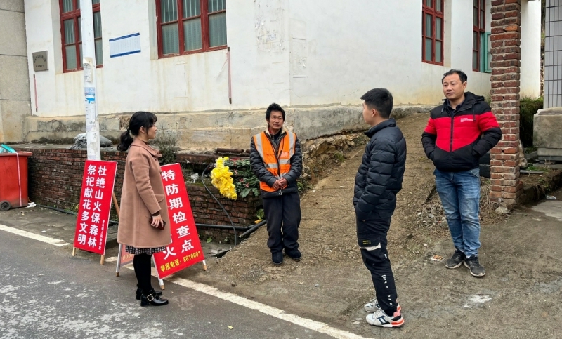 普乐镇扎实开展文明祭祀和森林防火宣传劝导