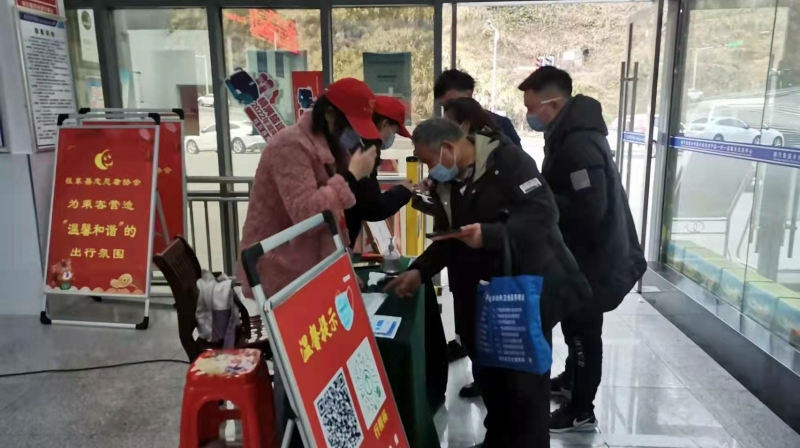 团县委：青春暖冬行 温暖回家路
