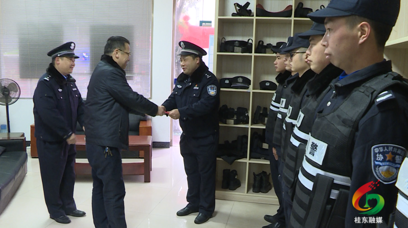 伍志平带队除夕走访慰问 检查安全生产和疫情防控工作