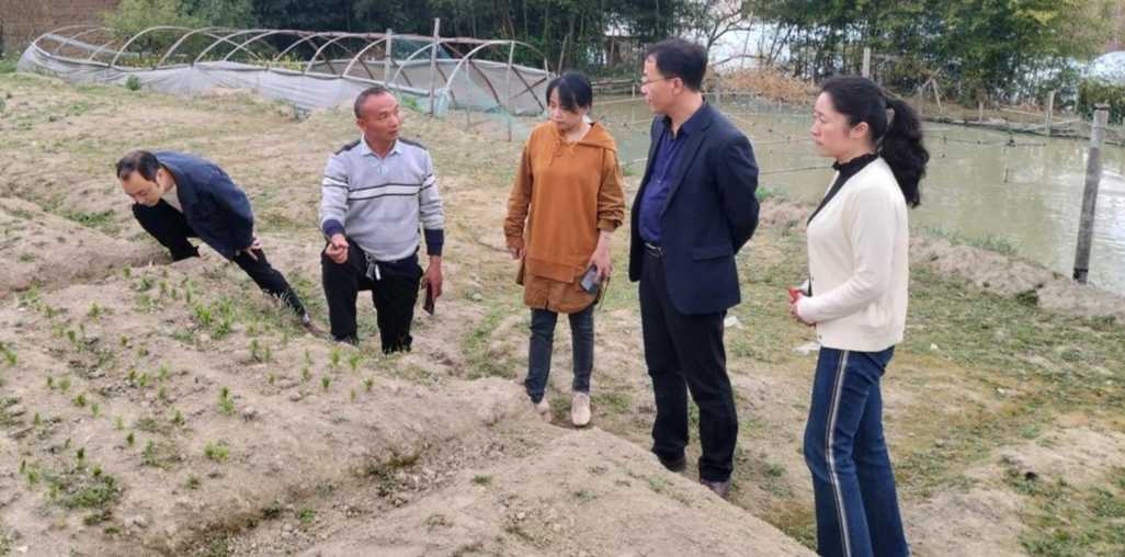 县人社局：开展“心连心、面对面”干部下访解难题  为民服务办实事活动