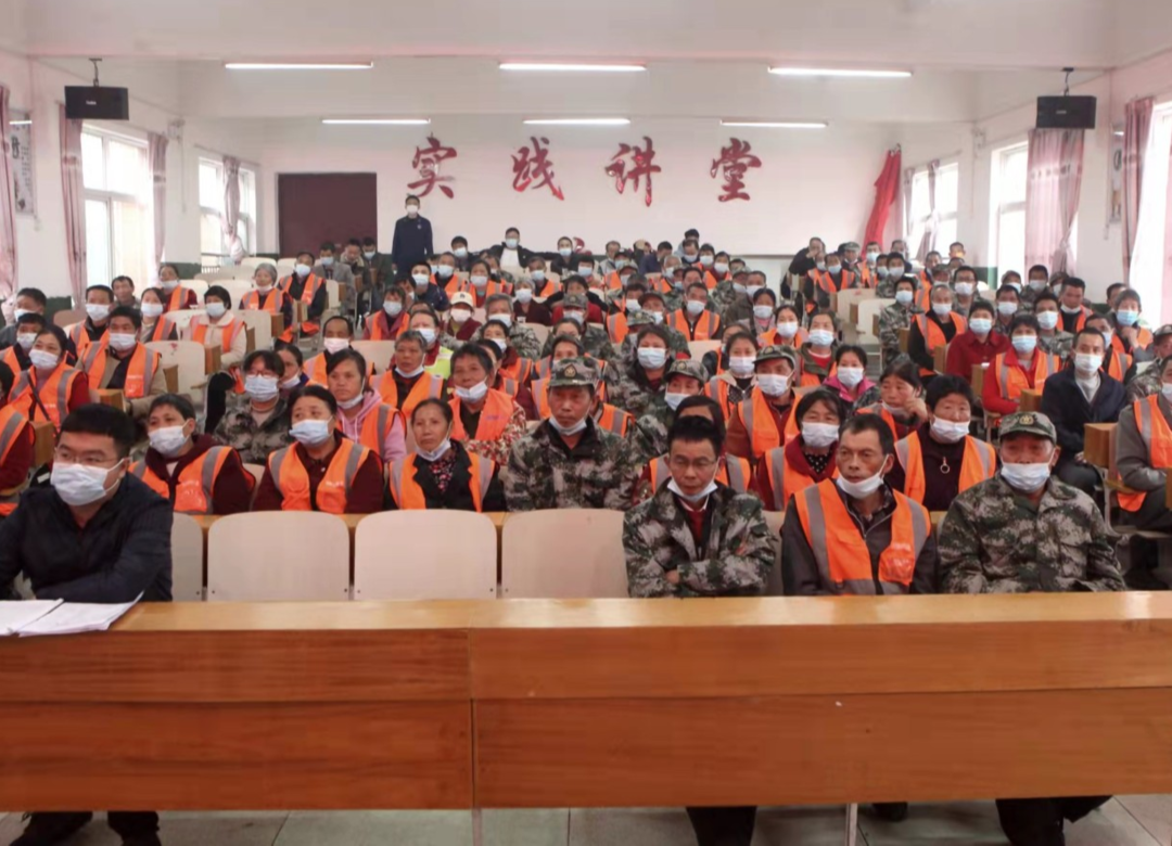 寨前镇：召开村务员安全生产培训会