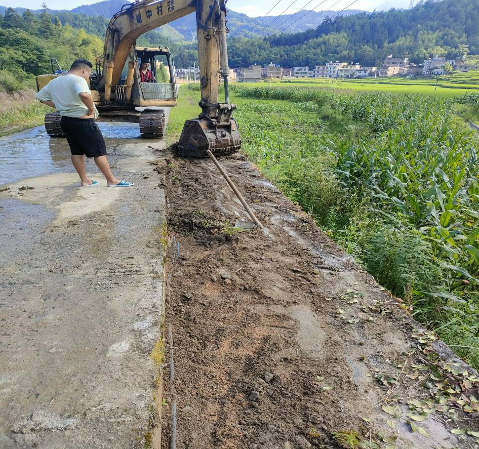 【驻村帮扶工作队】寨前镇流源村：着力窄路加宽铺“大道”建设乡村振兴致富路
