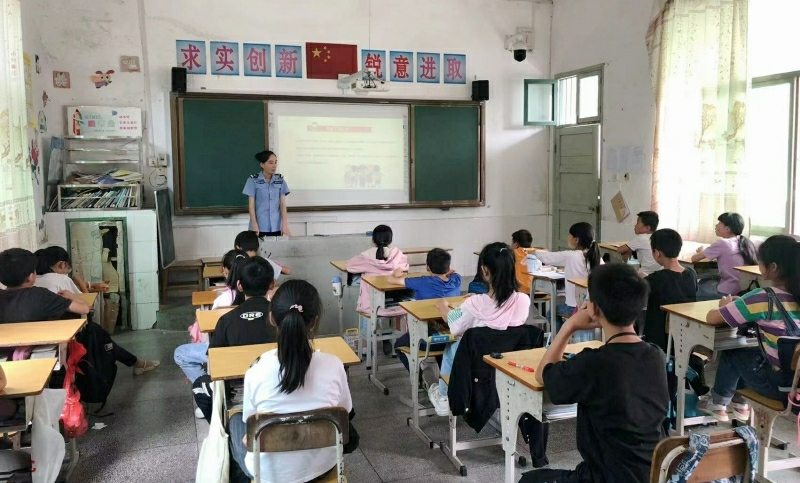 东洛乡：送法律进校园，护航学生成长