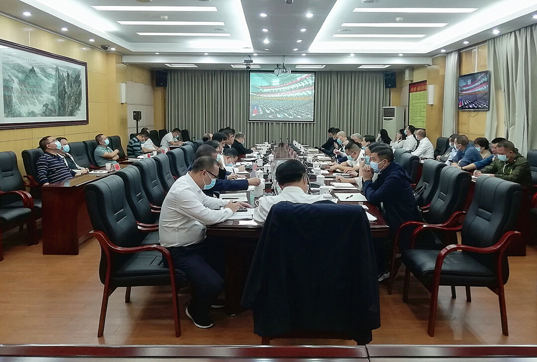 我县广大党员干部群众收听收看党的二十大开幕会