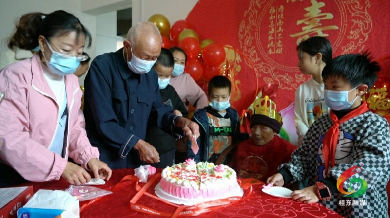 学思践悟二十大 | 敬老爱老 杨岭村为百岁老人祝寿