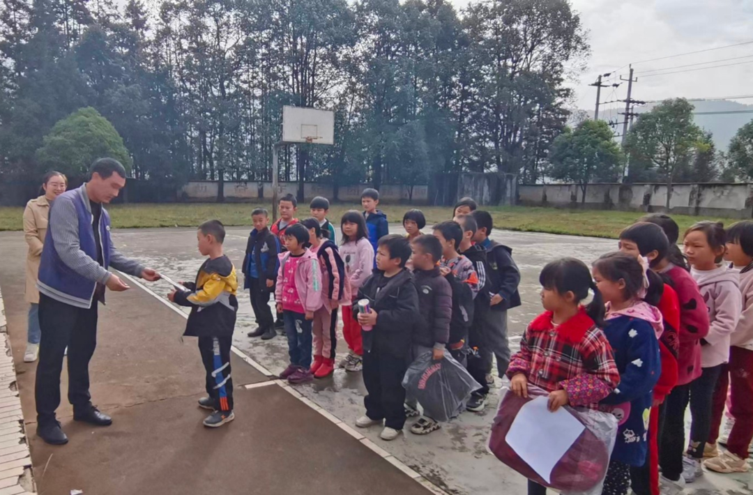 大塘镇团委：开展“关爱再出发， 圆梦微心愿”活动