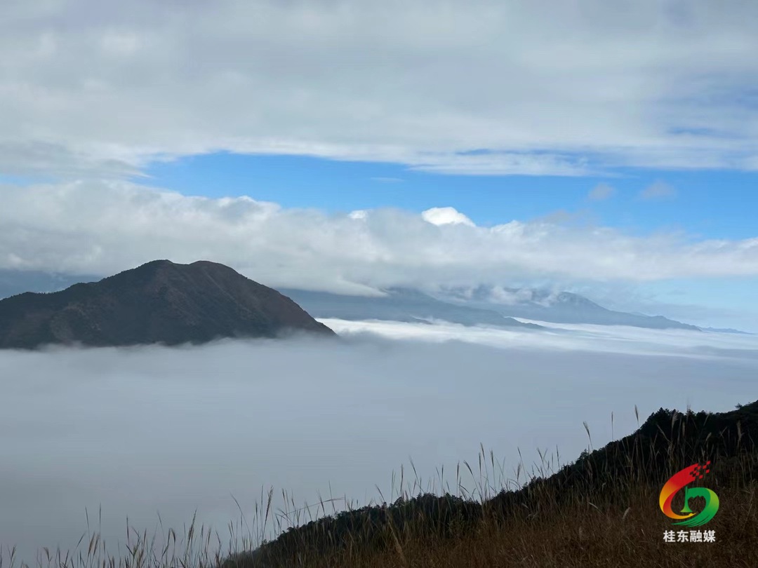 梦幻云海万洋山