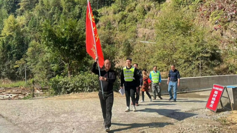 青山乡：积极整治交通问题顽瘴固疾 养护提级营造安全道路环境