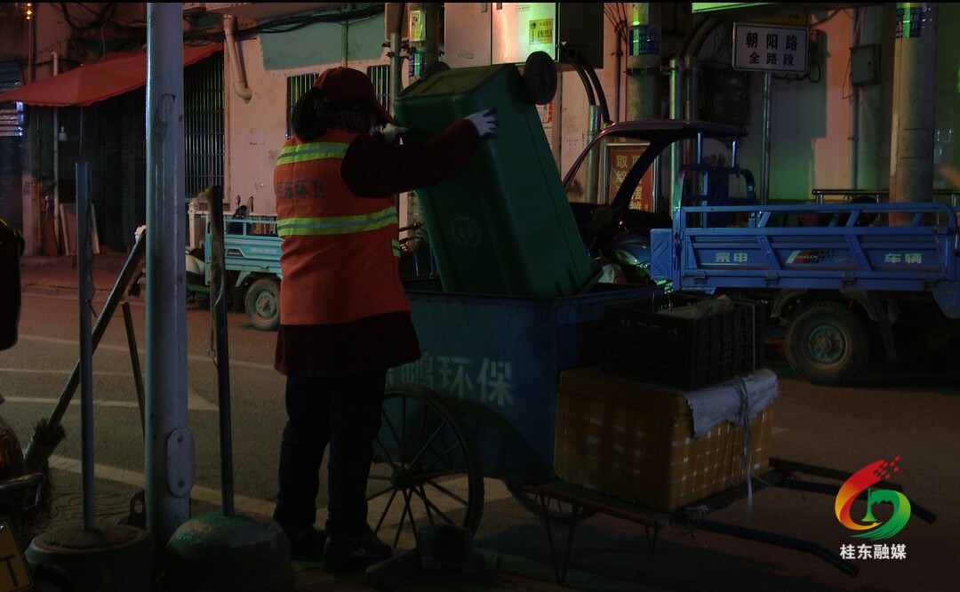 环卫工坚守一线  守护一方洁净