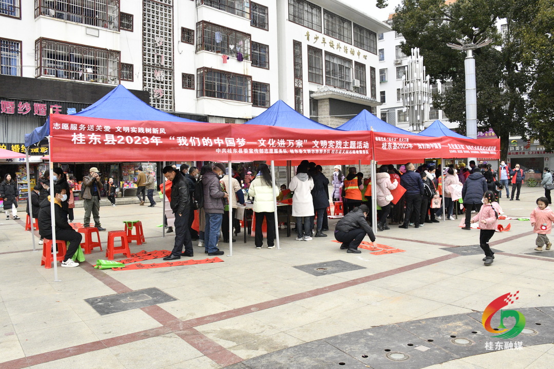 新春走基层|新春送对联 便民更暖心