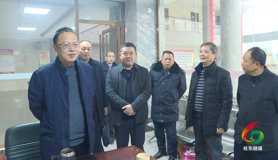 伍志平春节期间督导检查乡镇值班值守工作