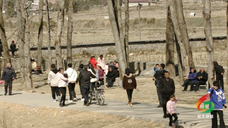 春节假期我县景点引来众多游客打卡