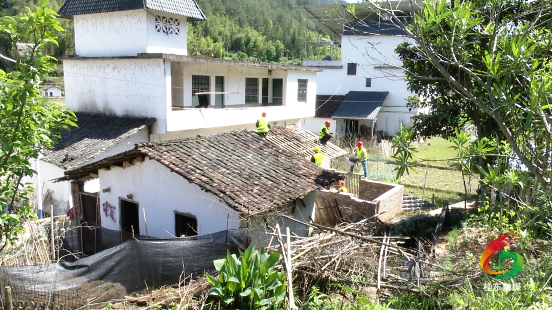 旅发进行时·城乡风貌大提质|我县集中开展乡村房屋顶棚、危旧房拆除整治攻坚行动