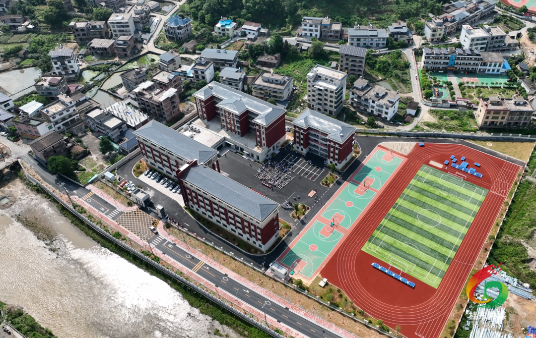 桂东：启动中小学生研学实践活动 首期300名学生参加活动