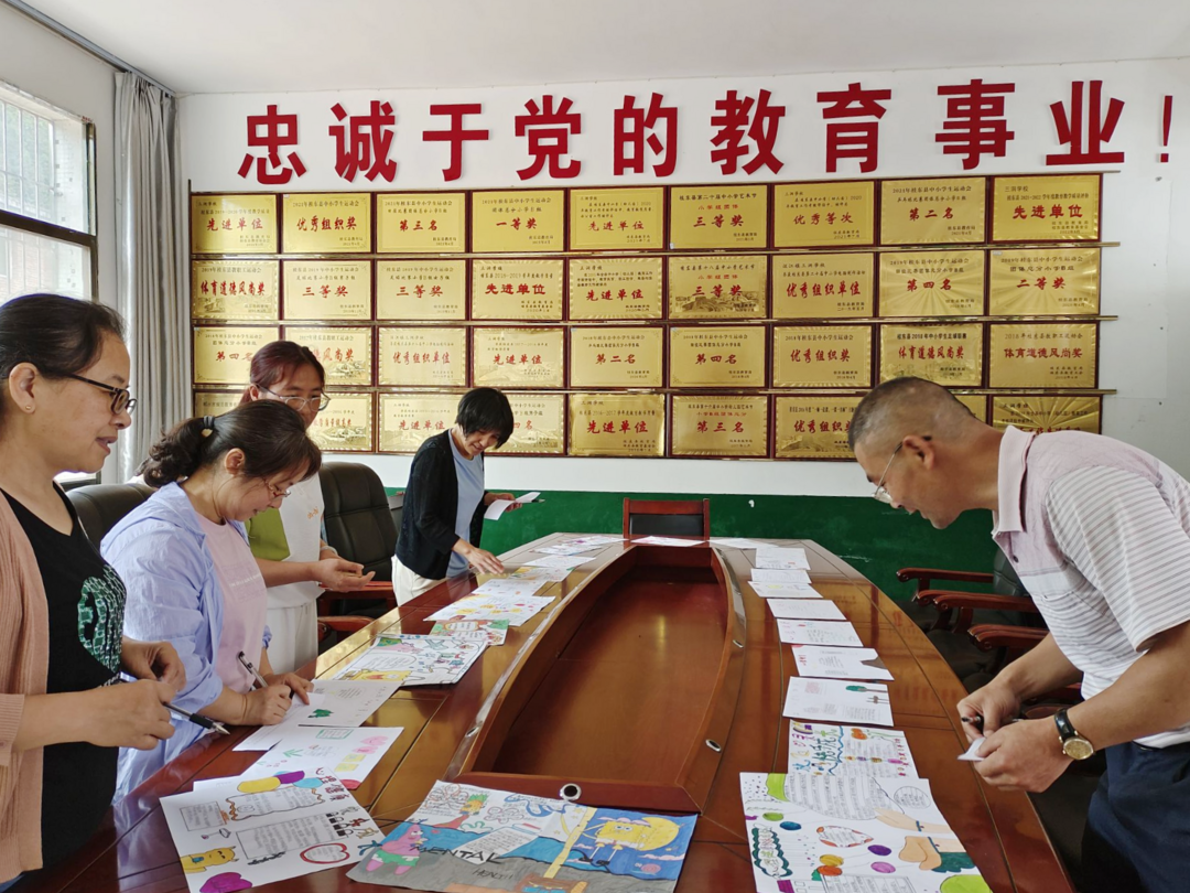 三洞学校开展“阳光心理 健康成长”手抄报比赛活动