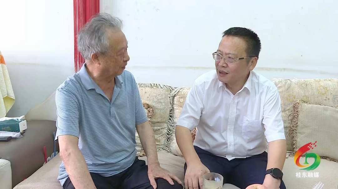 伍志平“七一”前夕走访慰问老党员