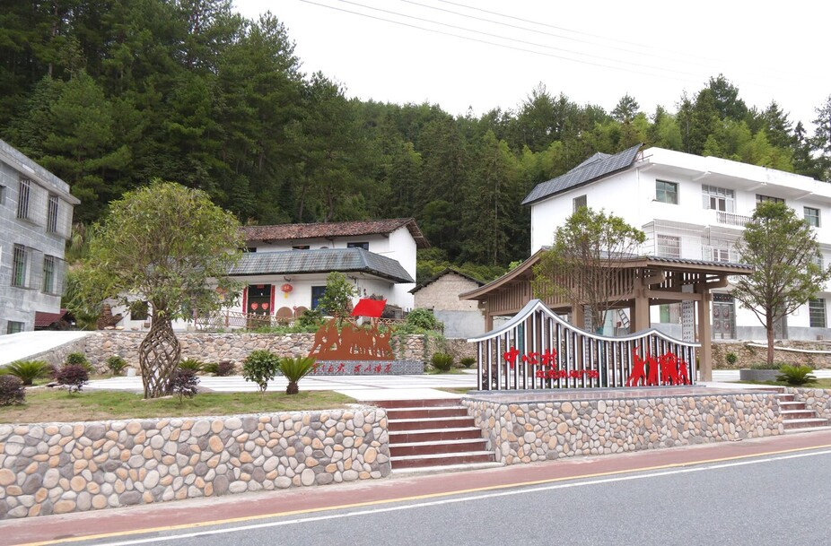 寨前镇：扎实推进“四小园”建设  同心共建和美乡村