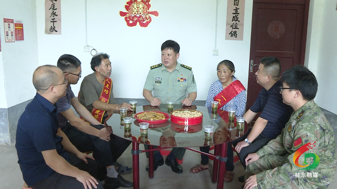 立功喜报送上门 拥军优属暖人心