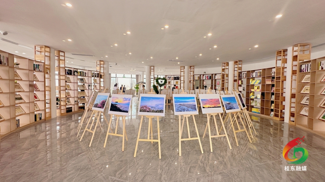 万洋山书法美术摄影作品展开展