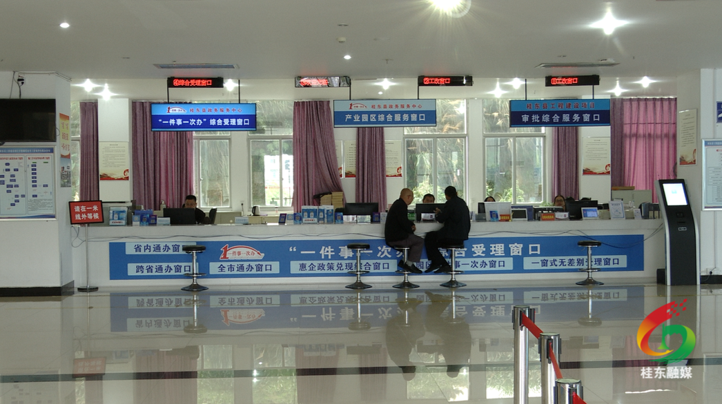 县工改办：“零跑腿”在线办证惠民生