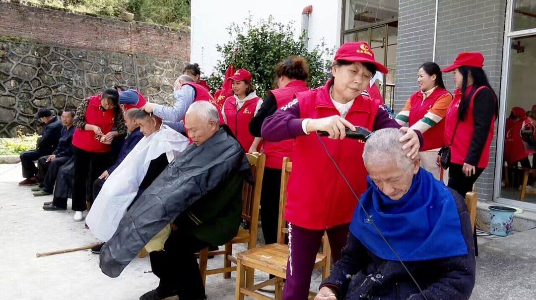 敬老爱老话重阳 新风美德暖金秋