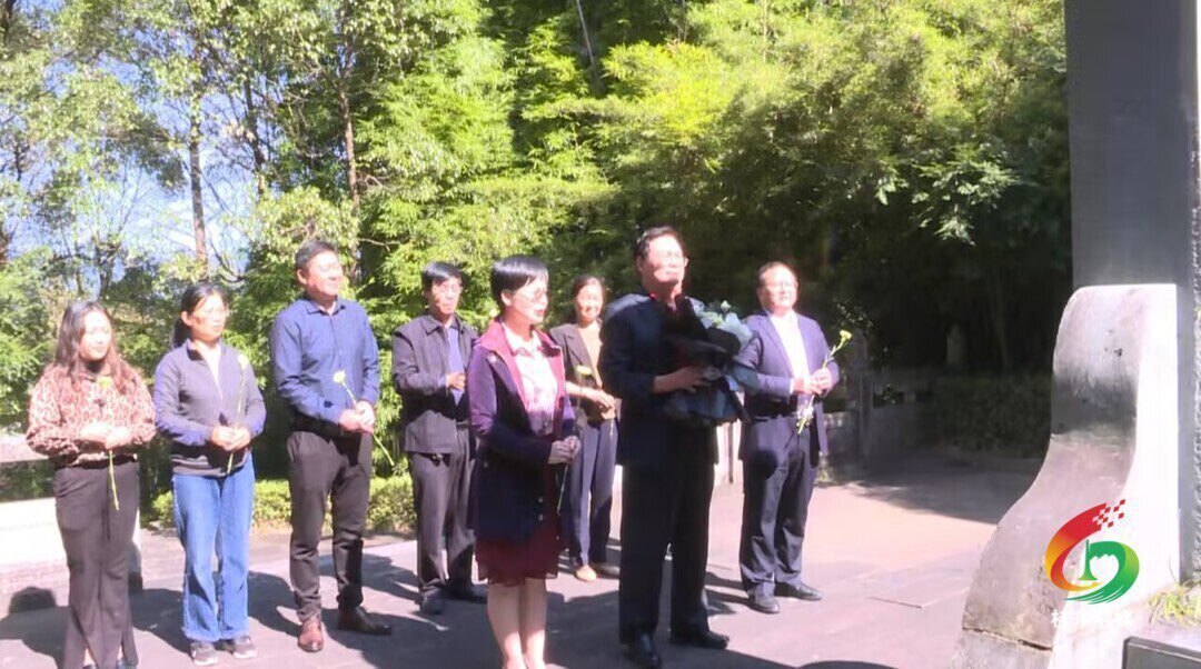 美籍华人前来我县悼念“飞虎英雄”罗伯特