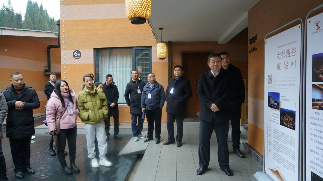 县人大代表集中视察我县重点建设项目