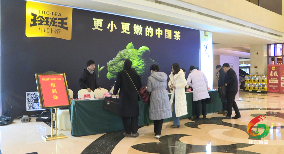 聚焦两会|两会模式开启 政协委员报到