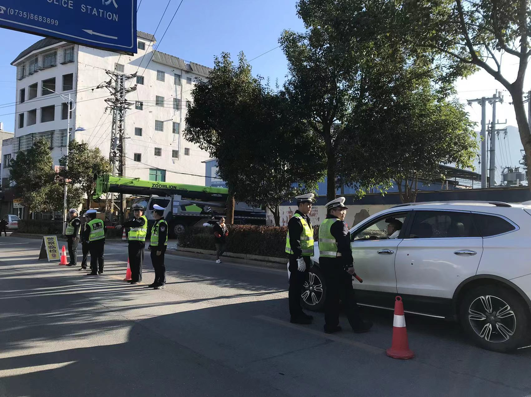桂东交警：常态开展路检路查  筑牢交通安全防线