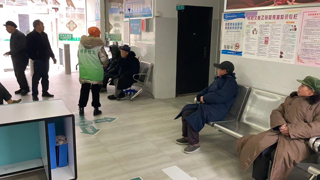 寨前敬老院开展健康体检活动