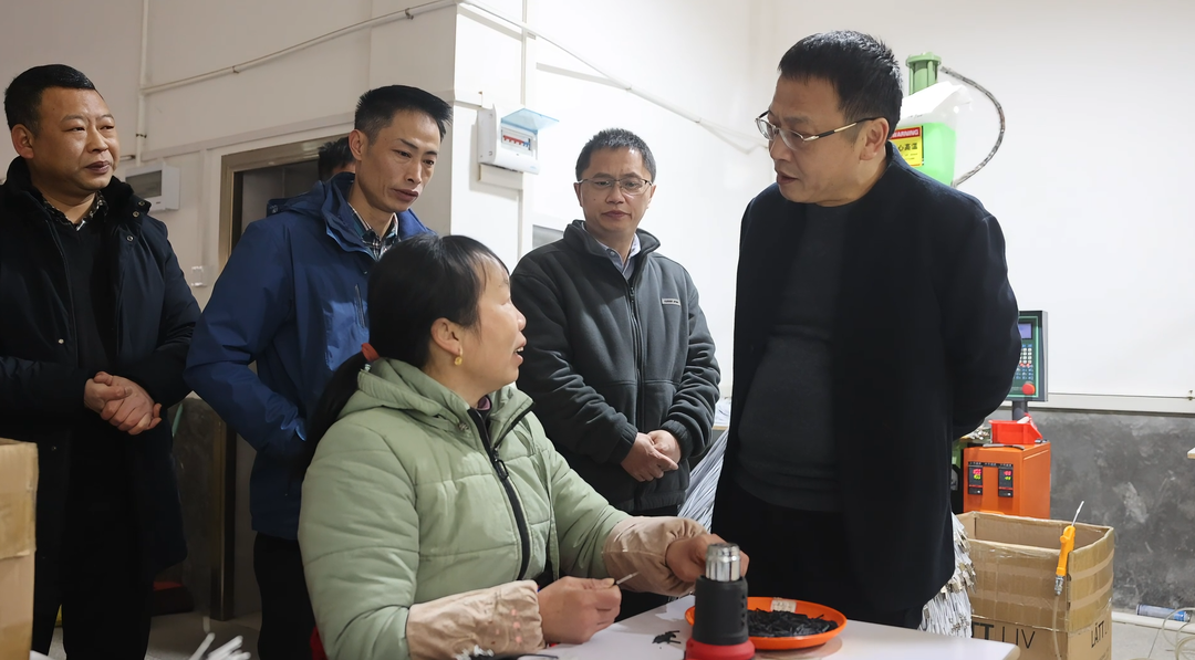 伍志平暗访督查安全生产工作