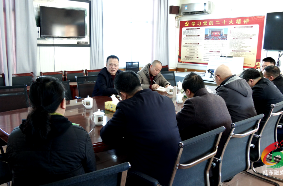 伍志平督导检查春节假期乡镇值班值守工作