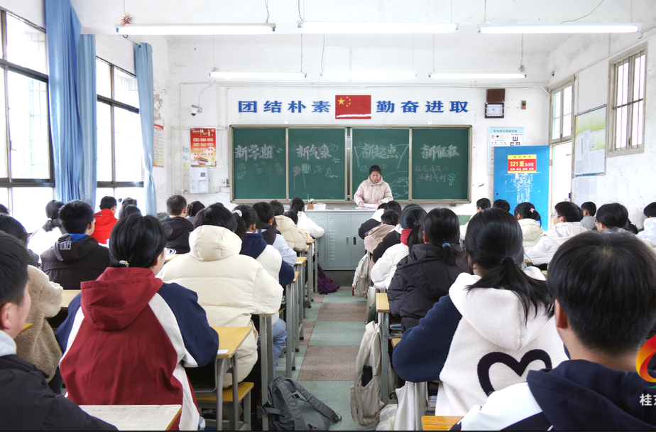 满“新”欢喜 “龙”重启航 桂东县各中小学顺利开学