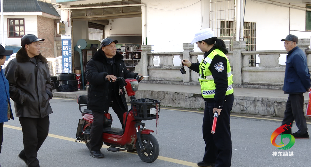 我县开展道路交通安全整治年联合执法行动