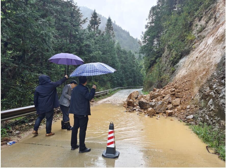 沙田镇：镇村联动清路障 齐心协力保平安